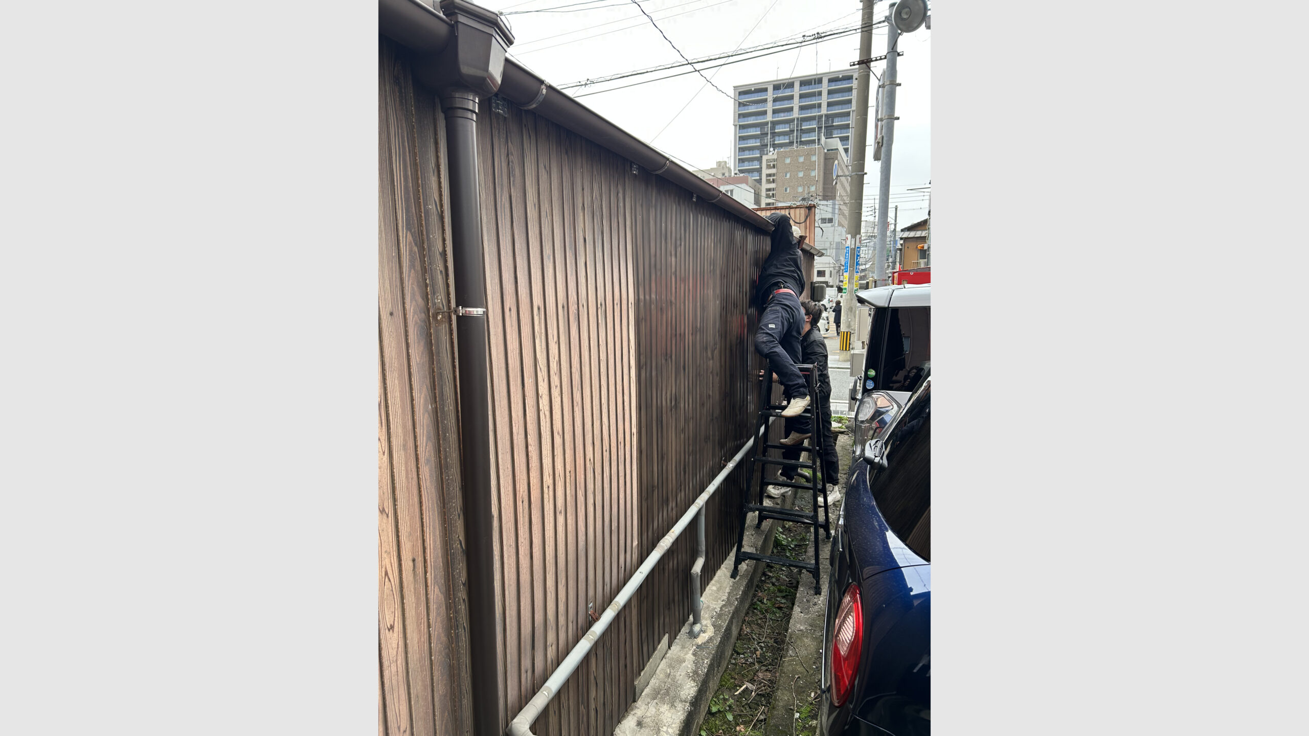 車両衝突による外壁補修工事