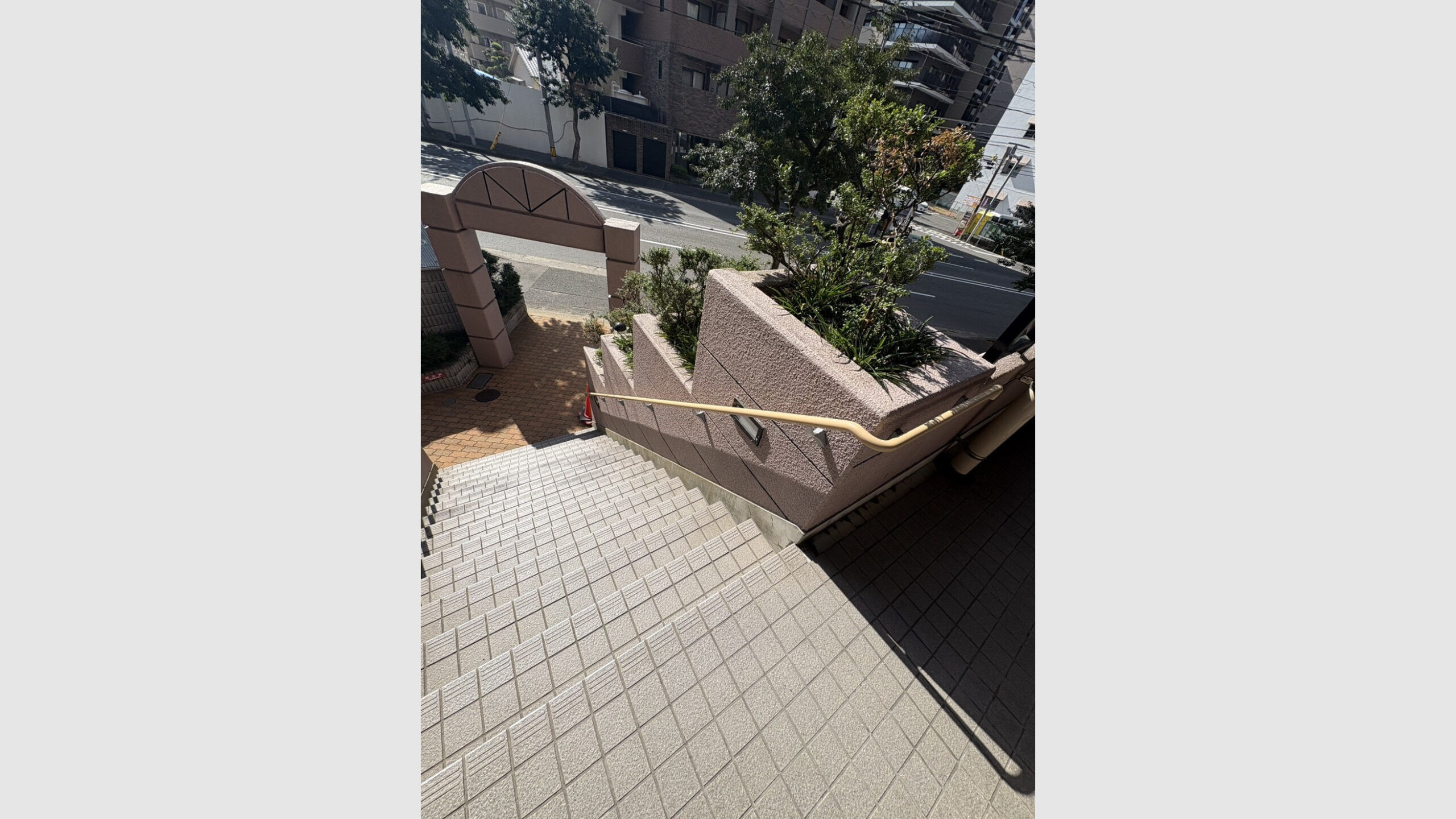 マンション屋外階段への手すり取り付け工事