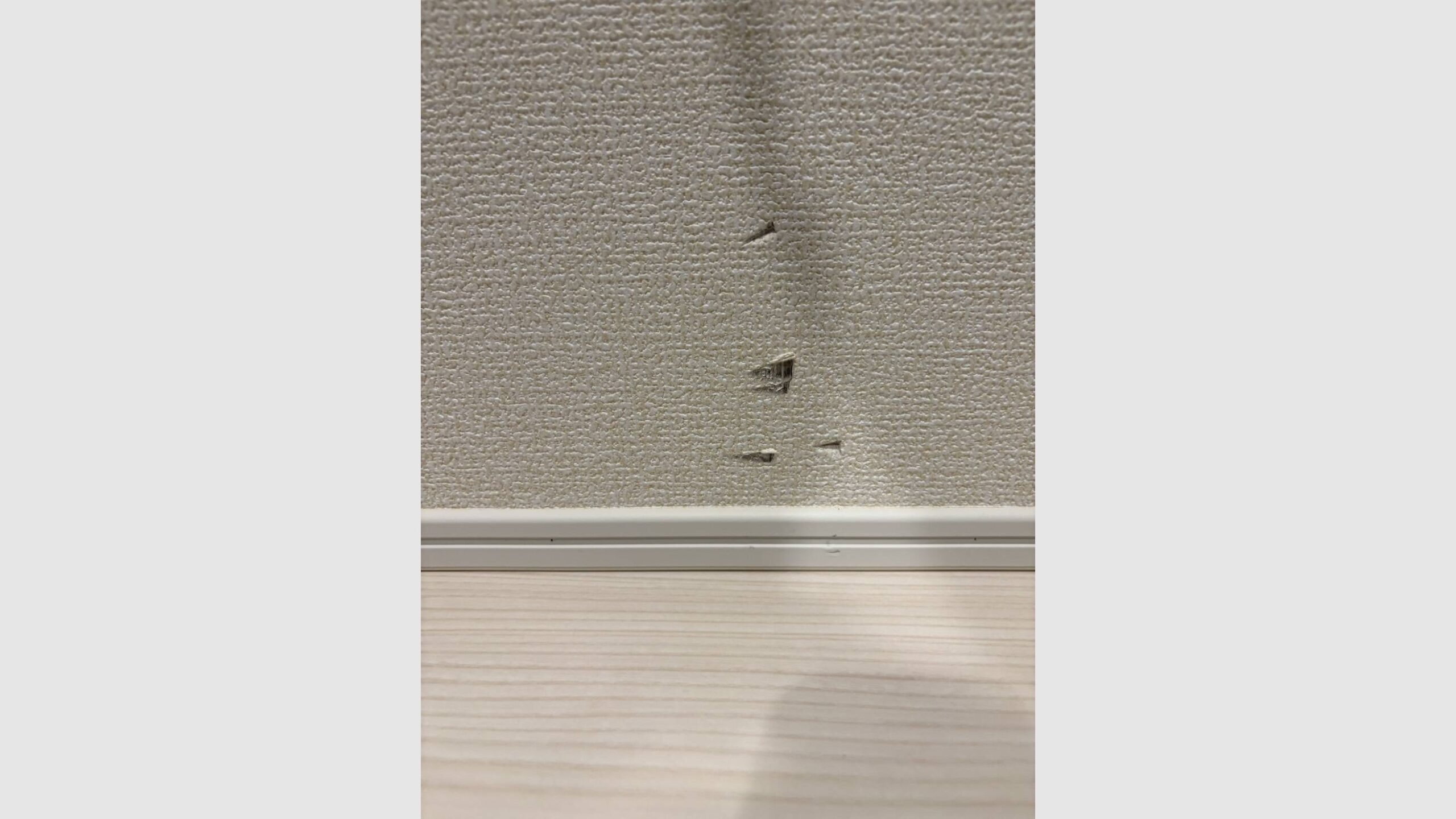 壁紙の傷・汚れを目立たせずに部分補修(パッチ補修)
